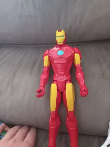 Bonecos de super herói em bom estado