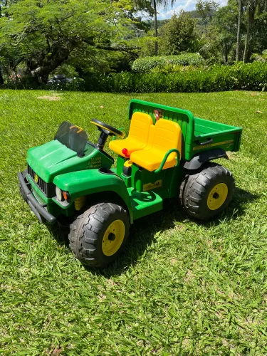 Trator elétrico infantil - John Deere Gator