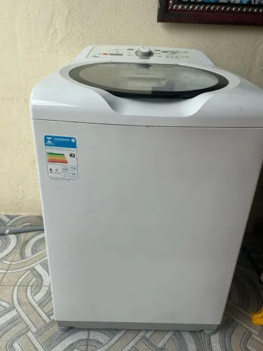 Máquina de lavar usada
