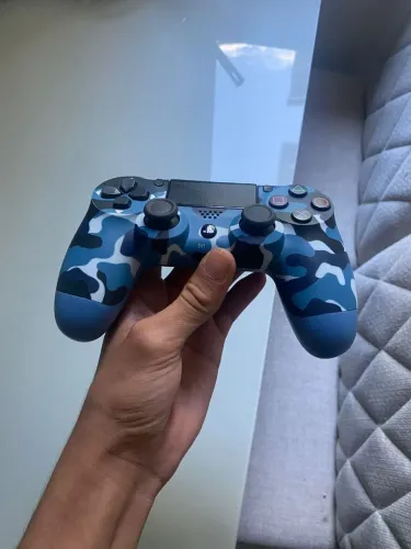Controle original de ps4 sem defeito sem marcas de uso em ótimos condições. 