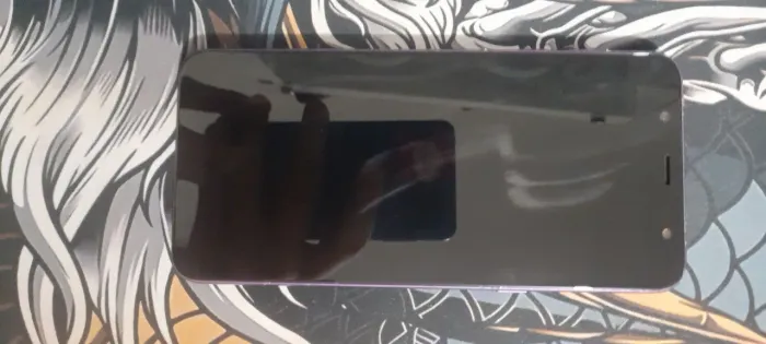 Celular Samsung Galaxy j8 em perfeito estado 