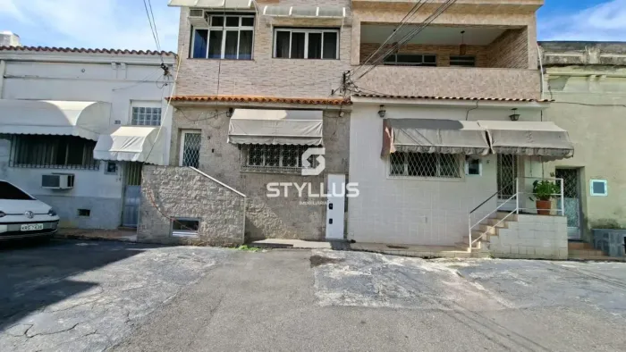 Apartamento Tipo Casa com 2 Quartos e Vaga em Todos os Santos! PA01X
