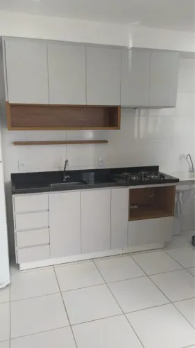 Cozinha Planejada Completa - Branco com Detalhes em Madeira