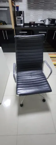 Antiga Cadeira Charles Eames Esterinha alta
