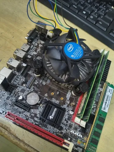 Kit Placa Mãe H81 LGA 1150 + Intel i3 4ª Ger + 20GB RAM DDR3 (2x8GB + 4GB) + Slot M.2