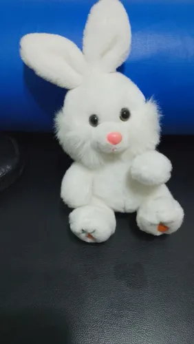 Brinquedo pelúcia coelho branco