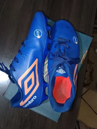 Chuteira De Campo Azul Com Laranja Da Umbro