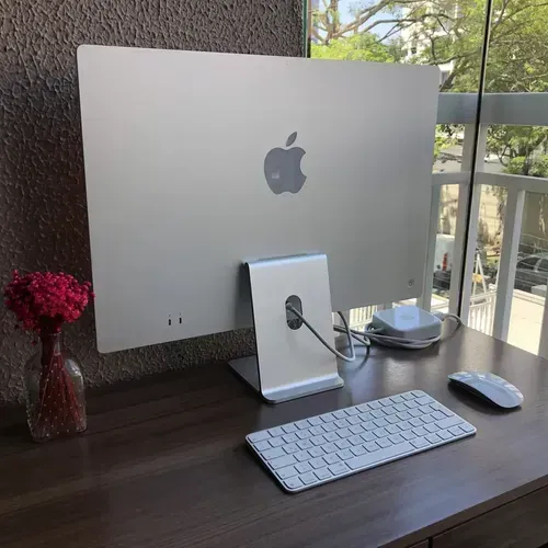 iMac Apple 24? M1 8GB 512GB ? Pouco uso, com teclado e mouse sem fio