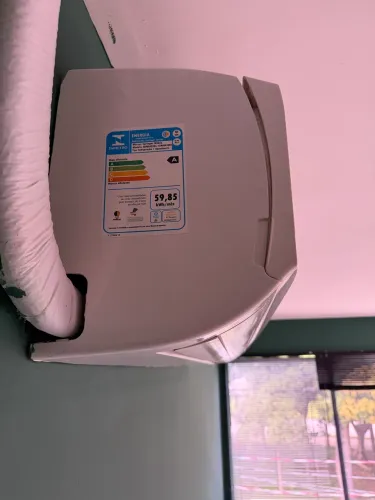 Ar-Condicionado Springer Midea 30.000 BTUs Quente e Frio 220V - Excelente Estado