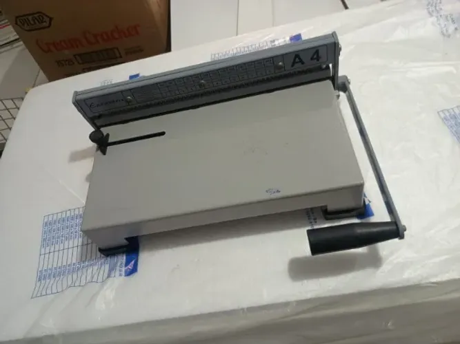 ENCARDENADORA MANUAL , EM PERFEITO ESTADO EXCENTRIX A4 
