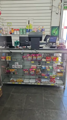 Balcão/caixa com expositor de vidro