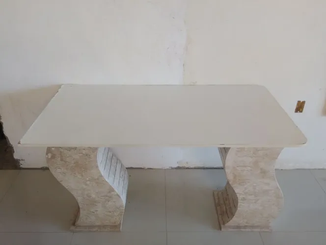 Mesa MDF pés em granito 