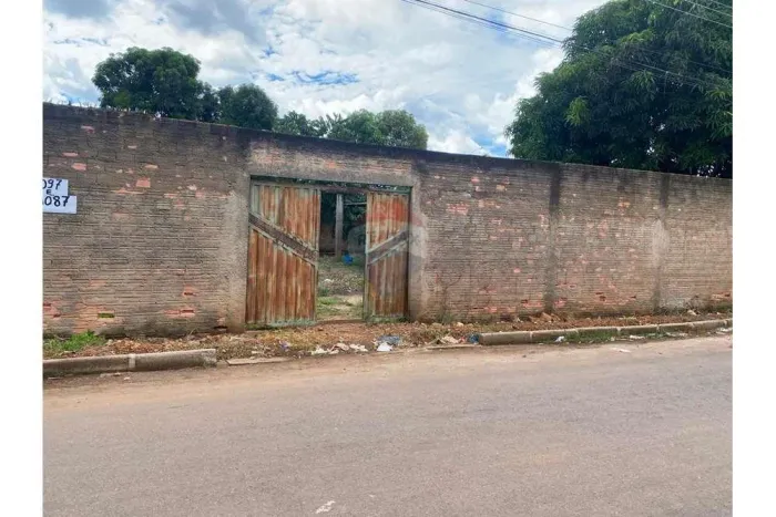 Terreno à venda com 481m² próximo da Av. Rio de Janeiro