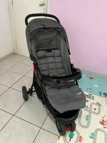 Carrinho de bebê passeio