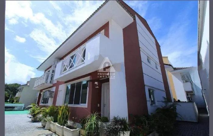 Casa Luxuosa no Recreio com 5 Quartos, 3 Suítes e Lazer na Cobertura - Condomínio Fechado