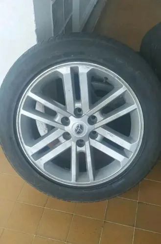 Pneu carro aro 20