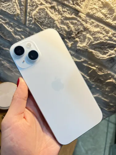 iPhone 15 semi novo