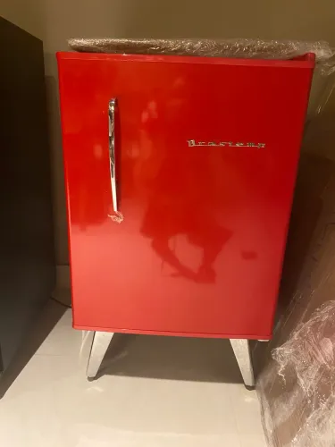 Frigobar retrô vermelho