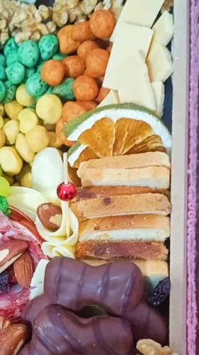Cestas de café, chocolates, frutas, flores  e guloseimas 