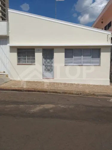 Excelente casa de 2 dormitórios, em excelente localização