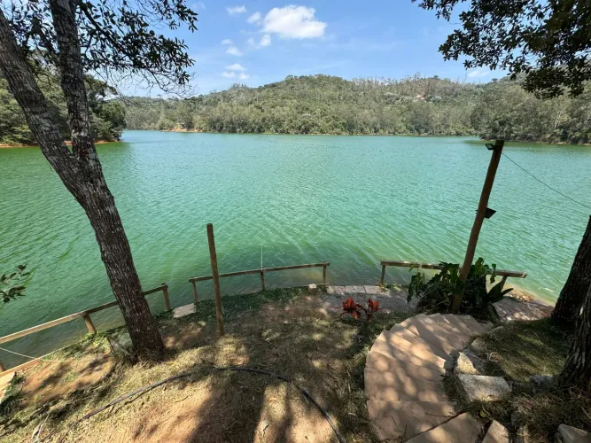 Chacara com casa na margem da barragem Rio Bonito - Santa Maria de Jetibá. Oportunidade Un