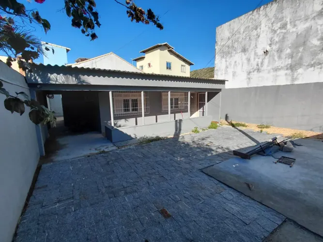 Casa linear com quintal à venda em Arraial do Cabo