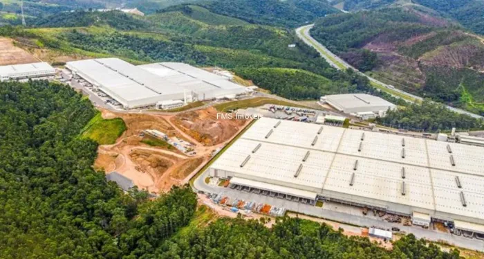 Galpão Comercial de Alto Padrão para Locação em Cajamar-SP, Bairro Servidão: 2 Salas, 5 Ba