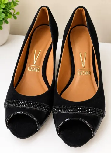 Sandalia Luxo Vizzano com brilho. Tamanho 37