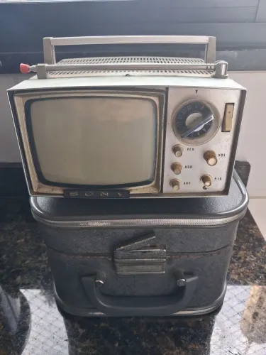 Mini Tv Sony 5-303w Vintage Com Maleta De Transporte