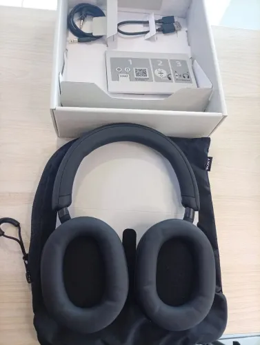 Sony WH-1000XM5 (Modelo WH-1000XM5SA) na cor Preta - Open Box Condição Premium