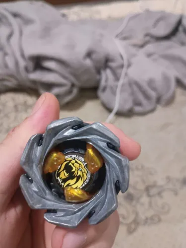 Beyblade Crest Leon Operate, Beyblade  com pouquissimo uso