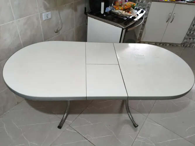 Mesa de cozinha e cadeiras