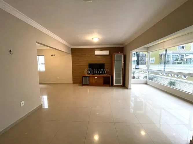 Locação anual: Apartamento // Barra Sul // semi mobiliado