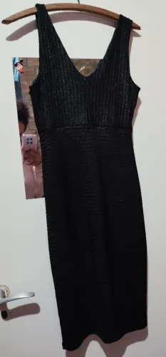 Vestido preto brilhoso