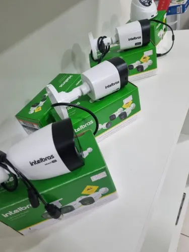 Câmeras de segurança, cerca elétrica, concertina, interfones