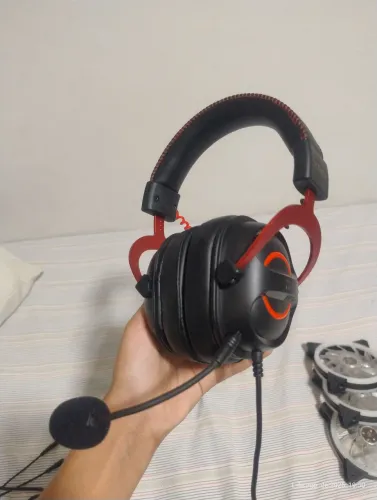 Headset vermelho com fio (leia a descrição)