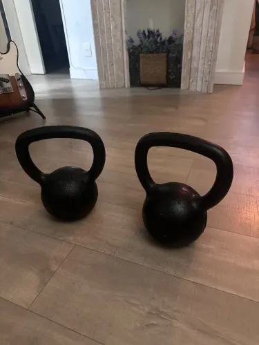 Par de Kettlebells Ferro Fundido 20kg - Copacabana