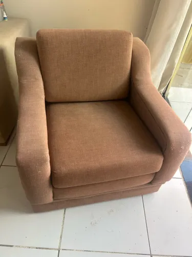 Poltrona Estofada Confortável - Excelente Estrutura |