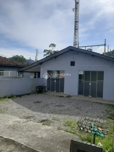 Casa comercial na Av Pequeno Príncipe