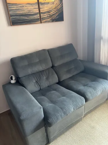 Sofá retrátil suede cinza azulado 
