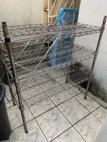 Prateleira de ferro