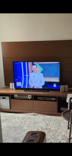 Painel e rack de TV
