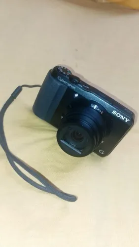 SONY Cyber-shot DSC-HX30V ? Sensor: 18.2MP Exmor R