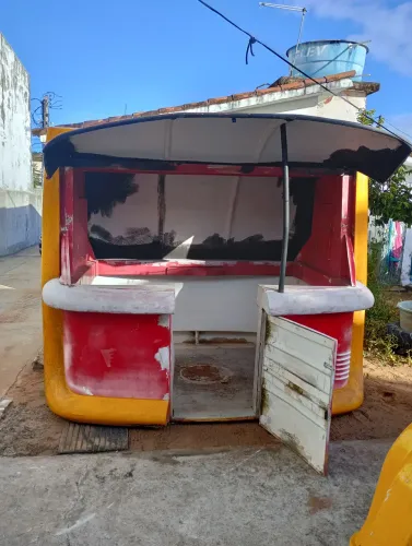 Quiosque todo em fibra, com várias possibilidades de comércio