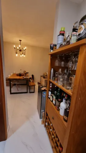 Cristaleira Bar Adega em Madeira Maciça com Gaveta e Porta-Taças
