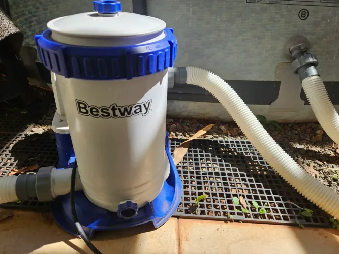 Piscina Bestway 6473L e filtro Bestway 9463L/h