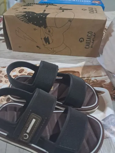VENDER  URGENTEEEEEEEEEEEE!!!!!!!!Sandália infantil masculina Nova!!!!