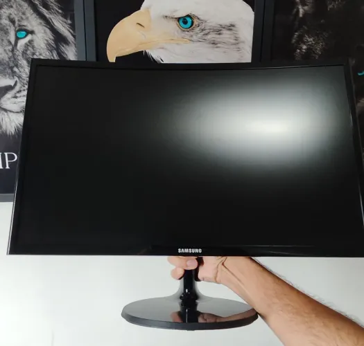 Monitor Samsung Curvo 23,5" Full HD LED - HDMI/VGA - FreeSync - LC24F390FHLMZD