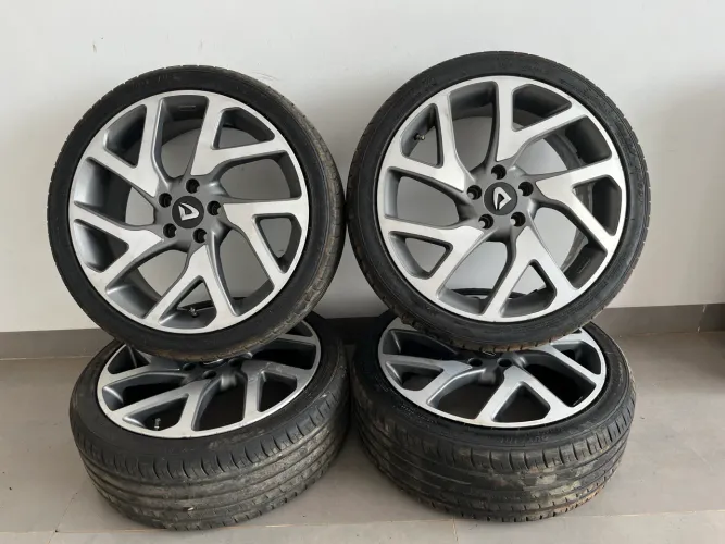 Vendo roda 18 - Rodas e pneus em perfeito estado de conservação.