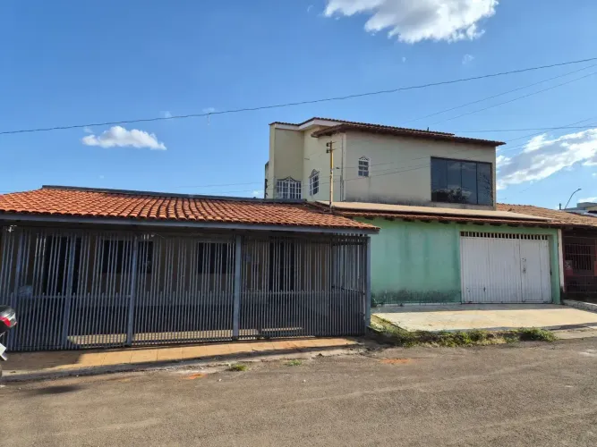 Alex Gama Aluga Casa na Eq 02 03 Setor Leste do Gama, Próximo à Uniceplac 03 Qts Garagem